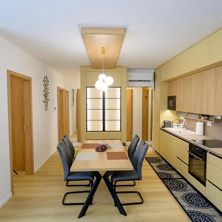 Czako Luxury 6