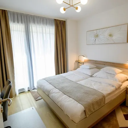 Czako Luxury 6 *