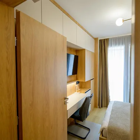 Czako Luxury 6