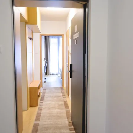 Czako Luxury 6 *